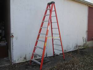 (UD2) 10 Foot Werner Fiberglass Lad...