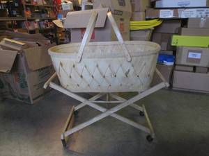 (A-2) Vintage Portable Basinet ...