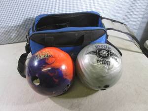 (BR1) 2 Bowling Balls with Bag - Mo...