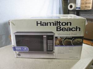 (A-4) Hamilton Beach .9 Cu Ft 900 W...