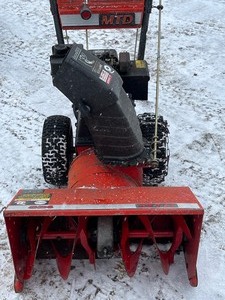 lot 5 image: MTD 524 Two-Stage Snow Blower