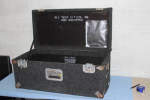 lot 33 image: Grundorf Carpet-Series Black Carpet Finish Hinged Lid Utility  Equipment Road Travel  Storage Case  - 34 x 17 x 15
