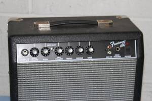 lot 40 image: Fender Frontman Front Man Small Portable Lightweight 15 Watt 15G Audio  Guitar Amplifier