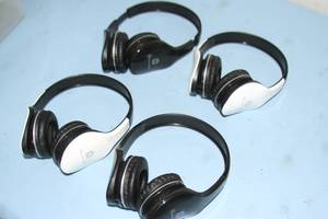lot 109 image: Lot of Miscellaneous Audio Headphones Headsets - Includes Mental Beats & Plantronics with Microphone