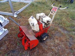 lot 1 image: Gilson 7HP Snow Blower