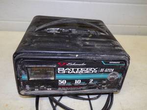 lot 13 image: Schumacher Battery Charger
