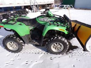 lot 3 image: 2005 Arctic Cat 4x4 500 LE with 5 Snow Plow