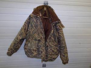 lot 20 image: Columbia XL Camo Insulated Jacket with Hood