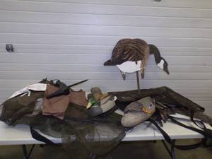 lot 31 image: Goose and Duck Decoys with carrying bags