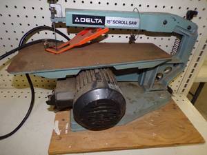 lot 42 image: Delta 15 Scroll Saw