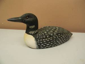 lot 31 image: VINTAGE 1984 COMMON LOON BY G. MATHEWS - NICE - GREAT PIECE - APPROX 10 - SEE PICTURES