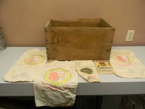 lot 68 image: VINTAGE BLUE RIBBON PRODUCE WOOD CRATE & VARIOUS VINTAGE ITEMS - COOL SET  - SEE PICTURES