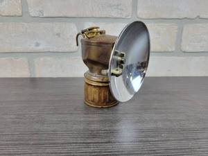 lot 3068 image: Antique JUSTRITE Streamlined Brass Miners Carbide Lamp - Approx. 5 Tall