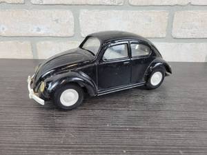lot 3087 image: Vintage TONKA Volkswagen Beetle Toy Car - Approx. 9 Long