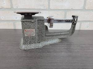 lot 3095 image: Vintage TRINER Scales 9oz Balance Scale - Approx. 9 Long - Model 9-T