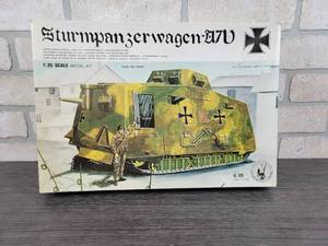 lot 3100 image: Vintage TAURO German WW1 Sturmpanzerwagon-A7V Tank Model Kit - Made in Italy - Part No. 101 - Sealed Package Inside - 135 Scale
