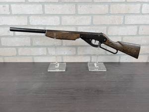lot 3105 image: Vintage Daisy Model 660 Toy Gun - Tested and Works - Approx. 30 Long