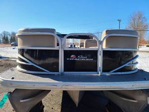 2018 Suntracker Party Barge 22 XP3 Tri Toon