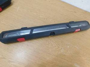 lot 71 image: Husky 50 ft. lbs. to 250 ft. lbs. 12 in. Drive Torque Wrench