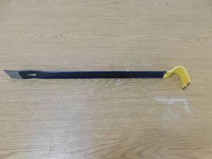 lot 99 image: 21 flat  pry bar