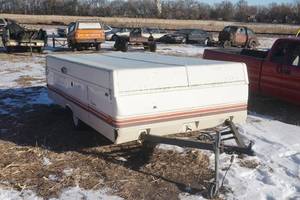 lot 5 image: Coleman Sequoia pop up camper