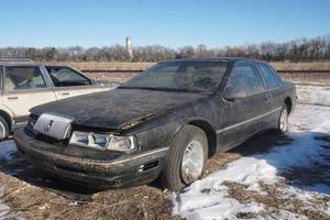 lot 33 image: Mercury Cougar ls 1989