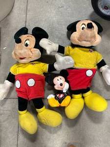 lot 55 image: Vintage 1980s Mickey Mouse World of Wonders