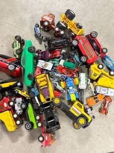lot 62 image: Vintage Toy Car Lot (hot wheels, matchbox, tonka)