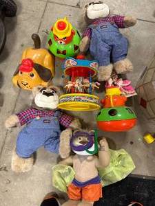 lot 65 image: Vintage Toy Lot