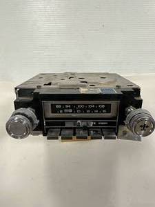lot 70 image: Vintage Delco Car Radio