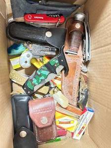 lot 72 image: Knife Lot