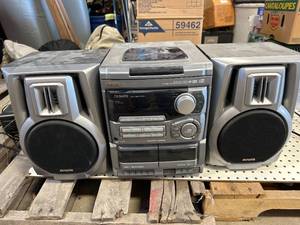 lot 81 image: AIWA XC-NA202 Digital Audio System (no remote)