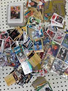 lot 89 image: Stamp & Baseball Card Lot