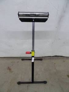 lot 3 image: Adjustable roller stand
