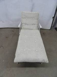 lot 7 image: Metal lounger with pad