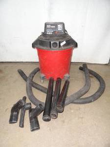 lot 16 image: Wet Dry Vac with extras (Works)