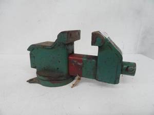 lot 27 image: Bench vice