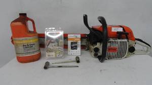lot 45 image: STIHL Chainsaw Oil
