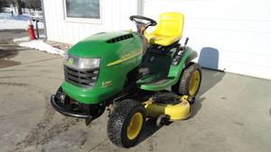 lot 60 image: John Deere riding lawn Mower48 inch deck95 hours
