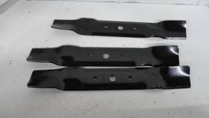 lot 61 image: John Deere blades3 new in box