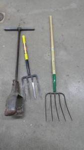 lot 65 image: Post hole diggerforklawn and garden