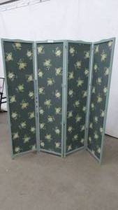 lot 75 image: Wooden screen
