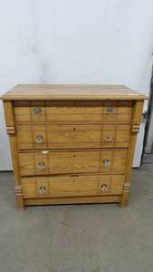 lot 76 image: 4- drawer vintage oak dresser