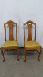 lot 79 image: 2- Vintage oak wooden chairs