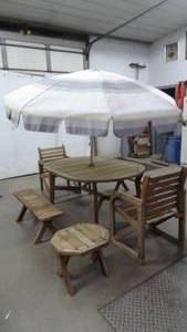 lot 85 image: 7pc - Patio table & chair set
