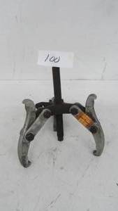 lot 100 image: Puller