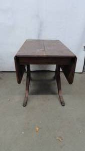 lot 177 image: Antique Dinning Room Table with extra leaves