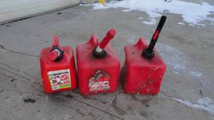 lot 184 image: 3 - 2 gal Gas cans