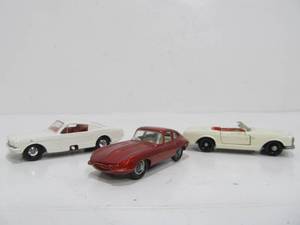 lot 13 image: Group of 3 Great Condition 1960s MATCHBOX Lesney Diecast Cars