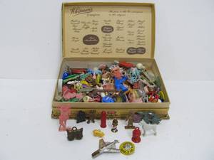 lot 25 image: Fantastic Collection of Old Vintage Cracker Jack etc Toy Premiums